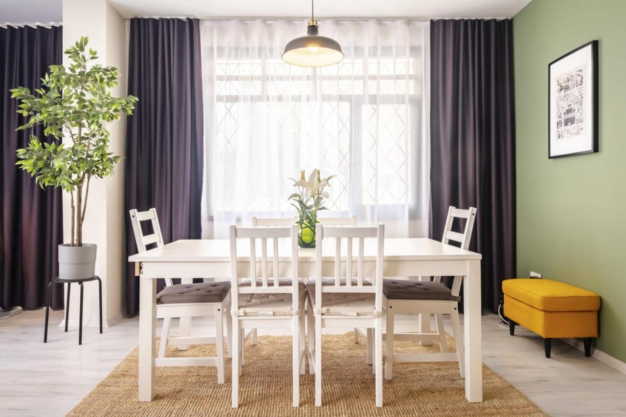 Exquisite Flat Near Bagdat Street Apartament
